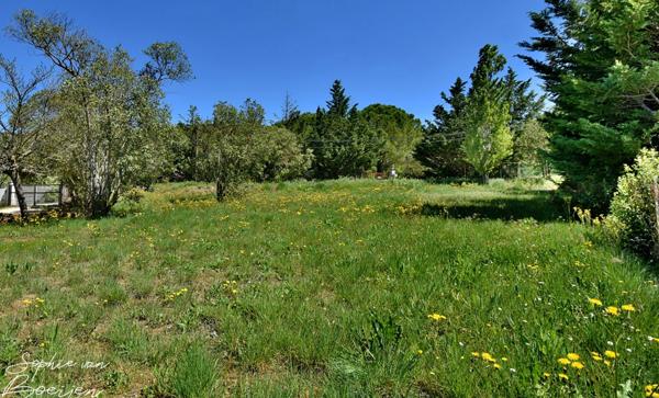 Terrain de 1 423 m² à viabiliser à EGUILLES (13)