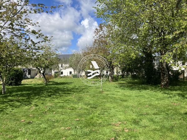 PLOUGOUMELEN, MOCQUARD immobilier, vous propose ce très beau terrain arboré, d'environ 1090m² vendu borné et v