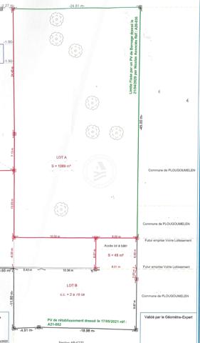 PLOUGOUMELEN, MOCQUARD immobilier, vous propose ce très beau terrain arboré, d'environ 1090m² vendu borné et v