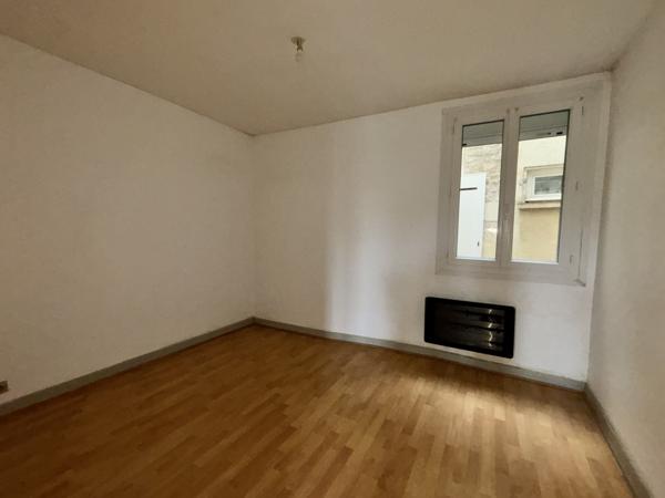 Appartement
                                                                                                                                                                                                                                                                                                                        10 pièce(s)                                                                                                                                                                                                                                                                                                                              102  m²