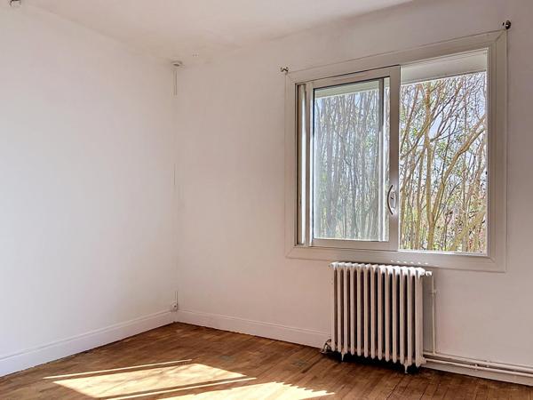 Grande maison familliale 174 m², 6 chambres, jardin.