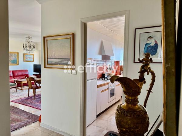 Appartement
         3 pièces
        - 70 m² 299 000 € *