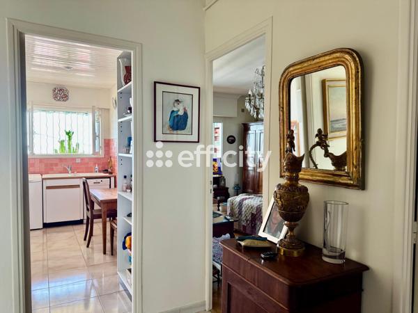 Appartement
         3 pièces
        - 70 m² 299 000 € *