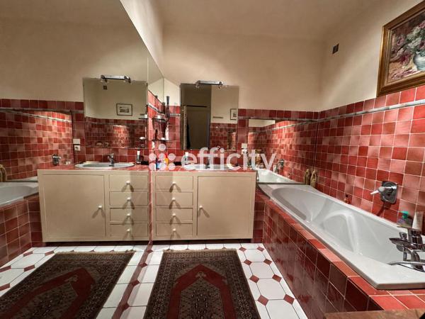 Appartement
         3 pièces
        - 70 m² 299 000 € *