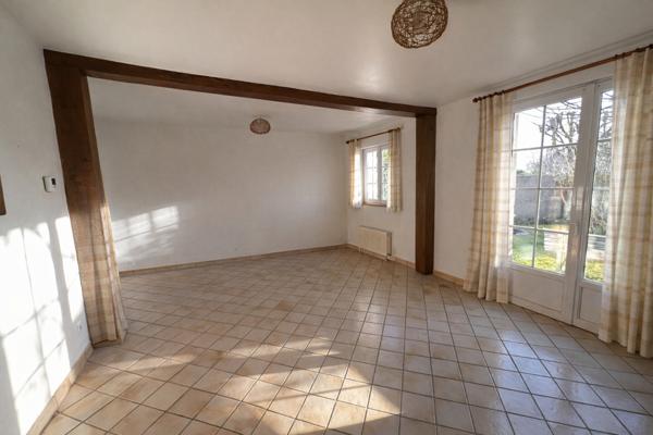 MAISON A COLOMBAGES, JARDIN ARBORE CLOS PROCHE COMMERCES ET TRANSPORTS