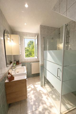 MAISON A COLOMBAGES, JARDIN ARBORE CLOS PROCHE COMMERCES ET TRANSPORTS