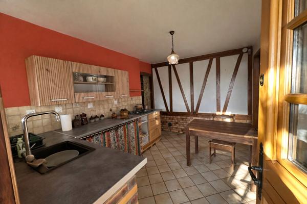 MAISON A COLOMBAGES, JARDIN ARBORE CLOS PROCHE COMMERCES ET TRANSPORTS