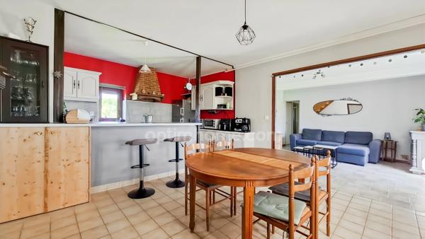 Ferme rénovée à vendre 6 pièces à Espinasse-Vozelle (03) – Propriété avec dépendances et hangar – Proche Vichy