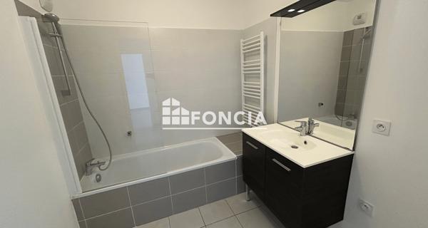 Location Appartement 3 pièces 71.7 m² - Villeurbanne 69100