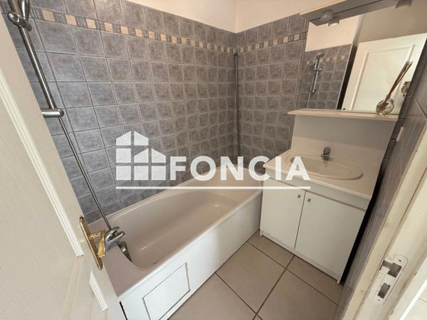 Location Appartement 2 pièces 42.22 m² - 49-51 AVENUE NOSTRADAMUS Saint Martin De Crau 13310
