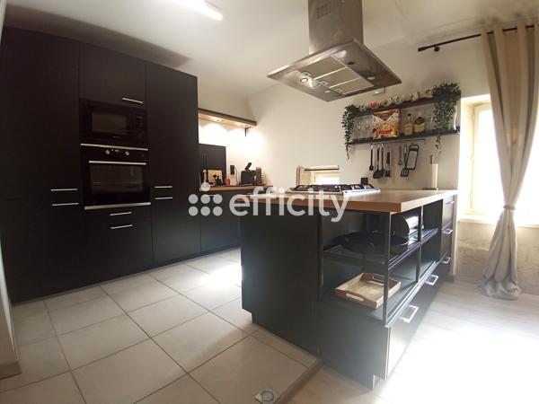 Appartement
         3 pièces
        - 102 m² 189 000 € *