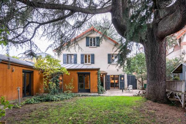 Aulnay-sous-Bois (93600) Aulnay-sous-Bois, Centre Gare, très belle maison et son magnifique jardin