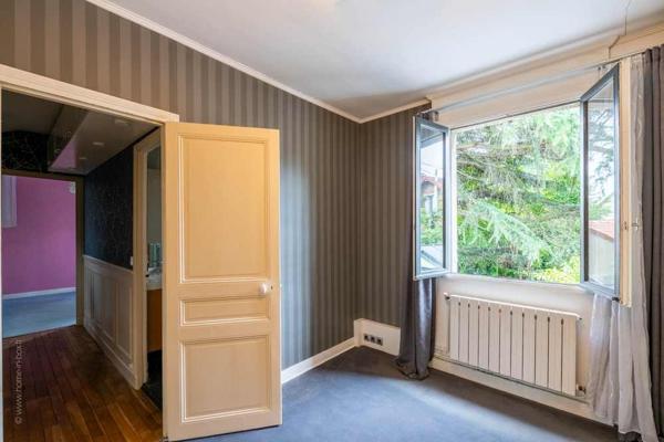 Aulnay-sous-Bois (93600) Aulnay-sous-Bois, Centre Gare, très belle maison et son magnifique jardin