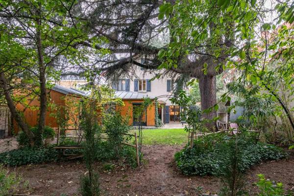 Aulnay-sous-Bois (93600) Aulnay-sous-Bois, Centre Gare, très belle maison et son magnifique jardin