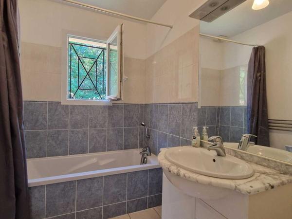 Maison contemporaine - Le bugue Maison de plain pied, piscine et terrain de 2771m2