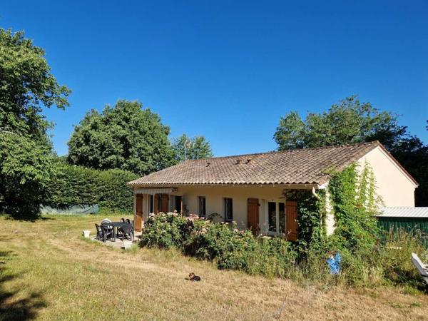 Maison contemporaine - Le bugue Maison de plain pied, piscine et terrain de 2771m2
