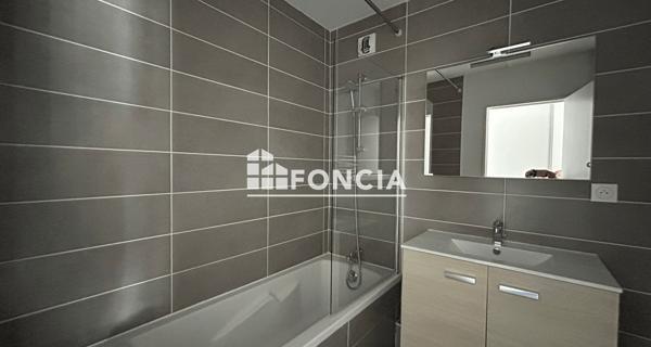 Location Appartement 5 pièces 96.6 m² - Neuville-sur-saône 69250