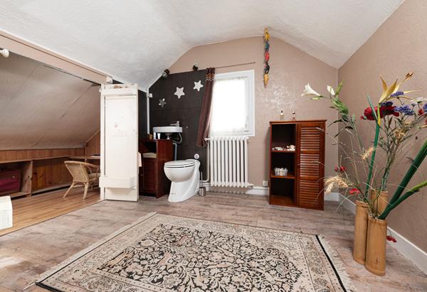 Vaires-sur-Marne ? Élégante meulière rénovée, proche centre.