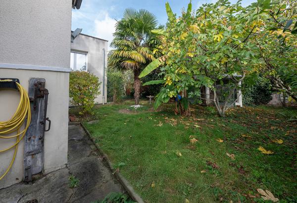 Vaires-sur-Marne ? Élégante meulière rénovée, proche centre.