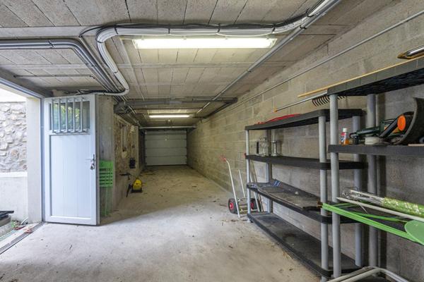 Vaires-sur-Marne ? Élégante meulière rénovée, proche centre.