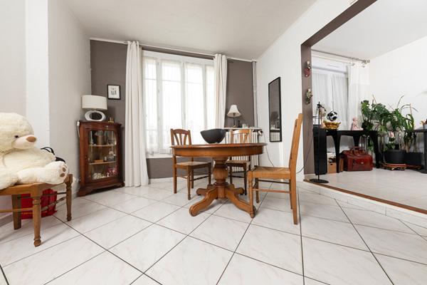 Vaires-sur-Marne ? Élégante meulière rénovée, proche centre.