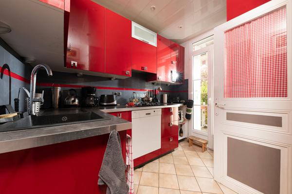 Vaires-sur-Marne ? Élégante meulière rénovée, proche centre.