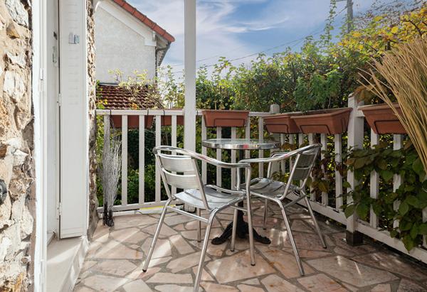 Vaires-sur-Marne ? Élégante meulière rénovée, proche centre.