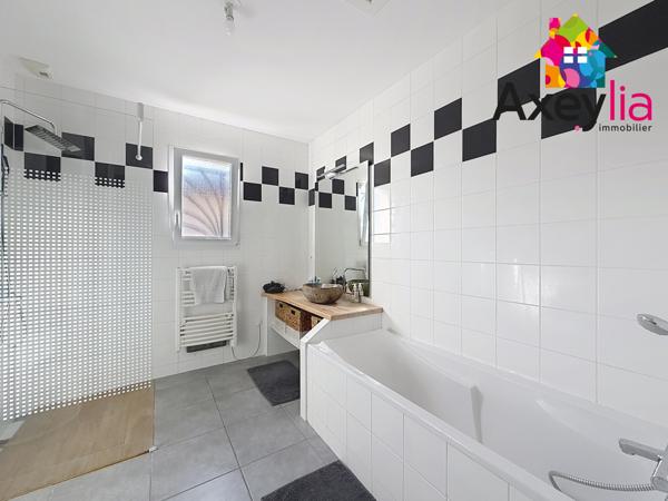 Belmont-de-la-Loire (42670) A VENDRE - BELMONT-DE-LA-LOIRE - MAISON DE 2014 AVEC GRAND GARAGE, TERRASSES ET TERRAIN