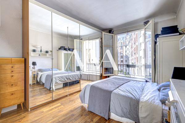 Appartement
         5 pièces
        - 130 m² Bien prestige 1 050 000 € *