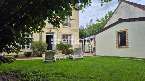 Maison
         6 pièces
        - 154 m² Exclusivité 450 000 € *