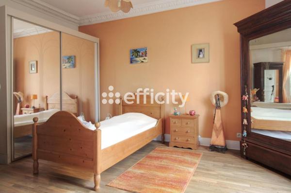 Maison
         6 pièces
        - 154 m² Exclusivité 450 000 € *