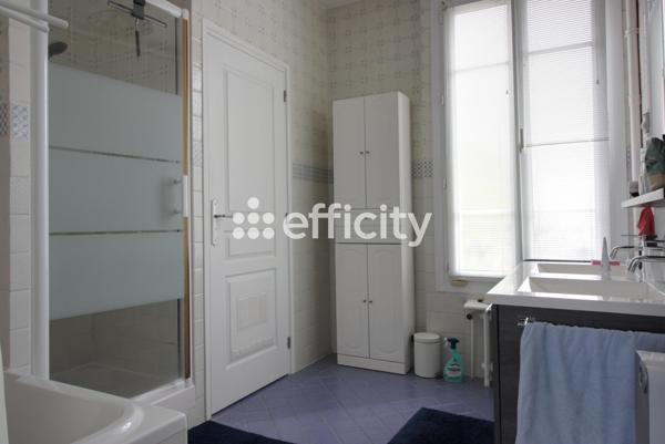 Maison
         6 pièces
        - 154 m² Exclusivité 450 000 € *
