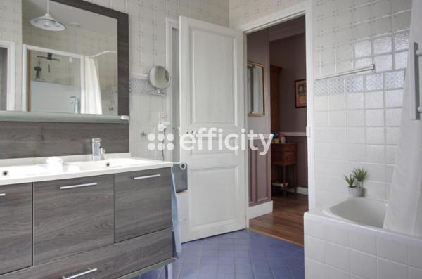Maison
         6 pièces
        - 154 m² Exclusivité 450 000 € *