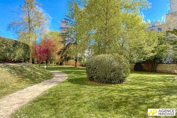 Versailles Rive-Droite Appartement 4 pièces 88 m² carrez situé au 2ème étage avec ascenseur, terrasse, cave et parkin 680 000 € **  - Référence  27706