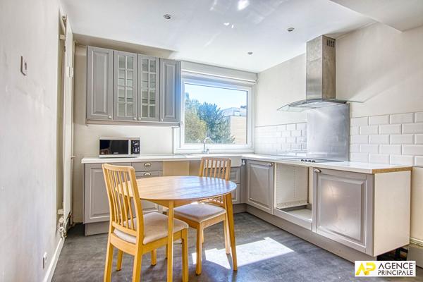 Versailles Rive-Droite Appartement 4 pièces 88 m² carrez situé au 2ème étage avec ascenseur, terrasse, cave et parkin 680 000 € **  - Référence  27706
