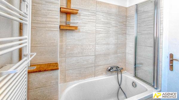 Versailles Rive-Droite Appartement 4 pièces 88 m² carrez situé au 2ème étage avec ascenseur, terrasse, cave et parkin 680 000 € **  - Référence  27706