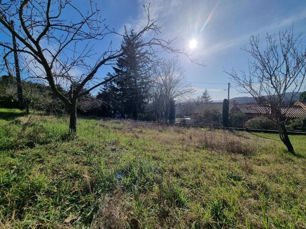 Terrain constructible hors lotissement.