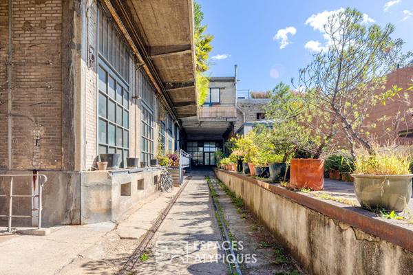 Loft singulier et volumes magistraux dans les anciens entrepôts SNCF d’Argenteuil