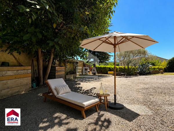 Maison avec extérieurs jardin et garages très belles prestations