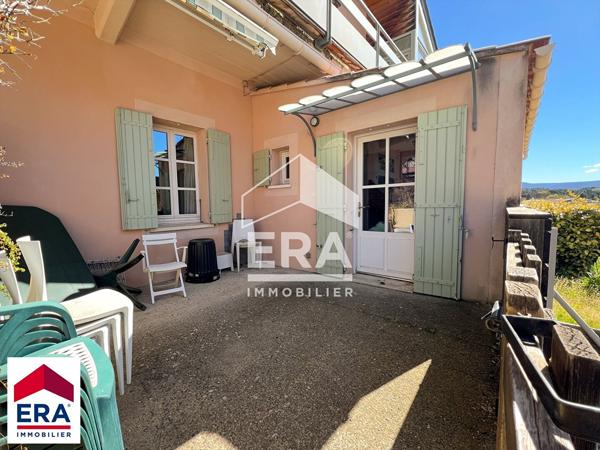 Maison avec extérieurs jardin et garages très belles prestations