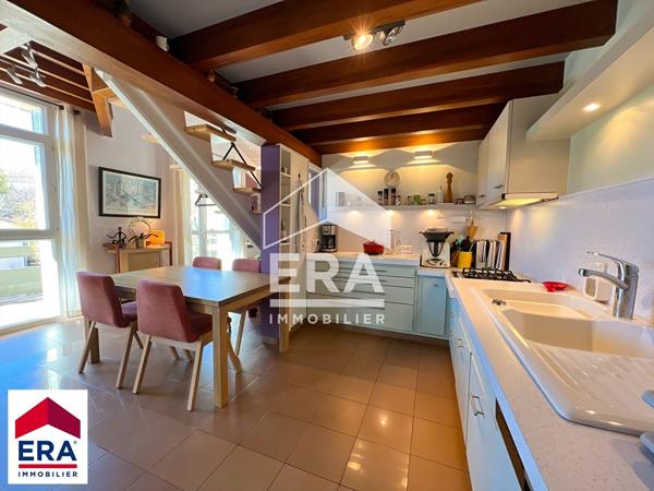 Maison avec extérieurs jardin et garages très belles prestations