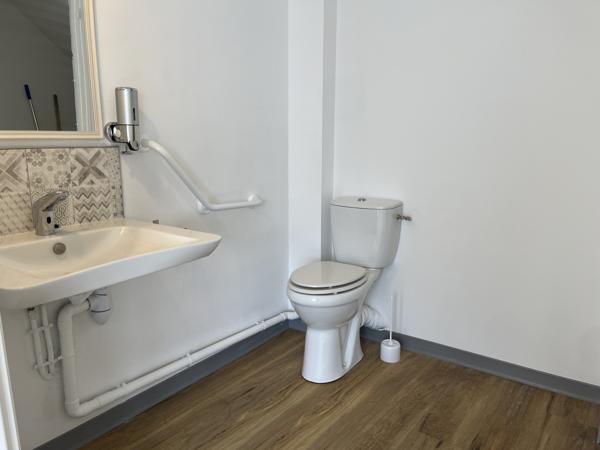 Migné-Auxances (86440) LOCAL COMMERCIAL 57 M2 DISPONIBLE DE SUITE