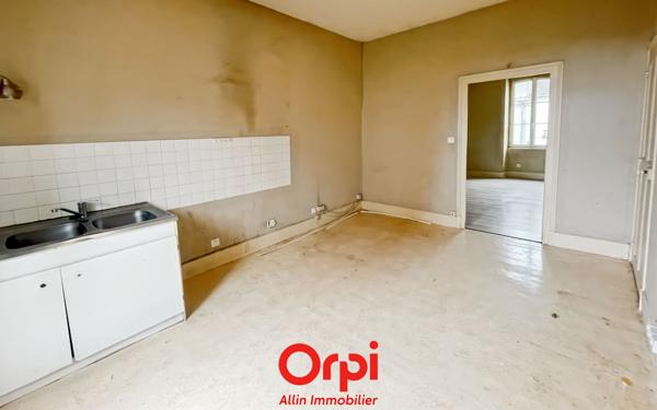 Maison à vendre    5 pièces •  Vallon-en-Sully