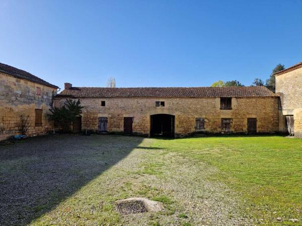 Maison ancienne - Les eyzies Ensemble immobilier à restaurer dans un charmant village de la vallée de la Vézère