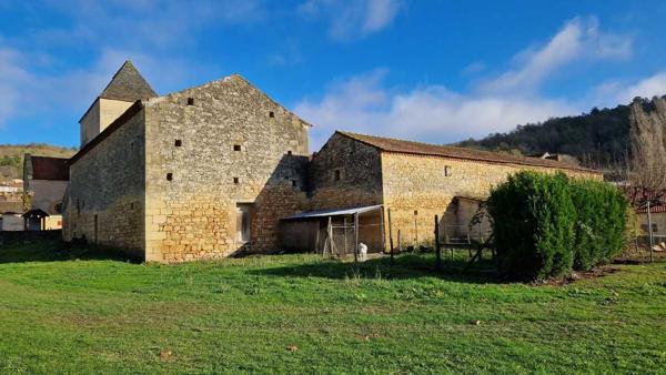 Maison ancienne - Les eyzies Ensemble immobilier à restaurer dans un charmant village de la vallée de la Vézère