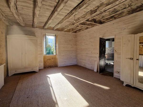 Maison ancienne - Les eyzies Ensemble immobilier à restaurer dans un charmant village de la vallée de la Vézère