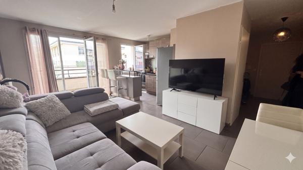 Grand F2 vendu loué avec balcon et parking sous-sol