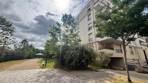 Grand F2 vendu loué avec balcon et parking sous-sol