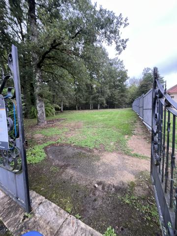 Terrain
        
        - 1755 m² Exclusivité