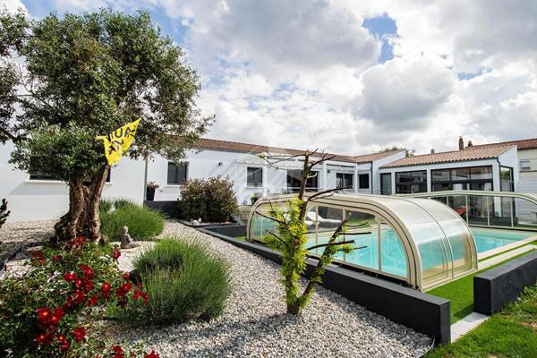 Belle maison de plain pied , 5 chambres, jardin , piscine